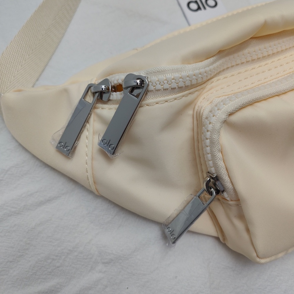 ALO Yoga Explorer Convertible Pack | 3L Nylon Waist Bag - Picture 3 of 6